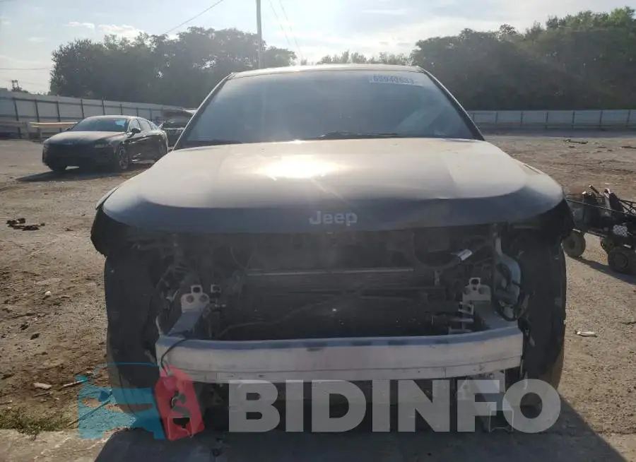 3C4NJDCB8JT267124 Photo# 5