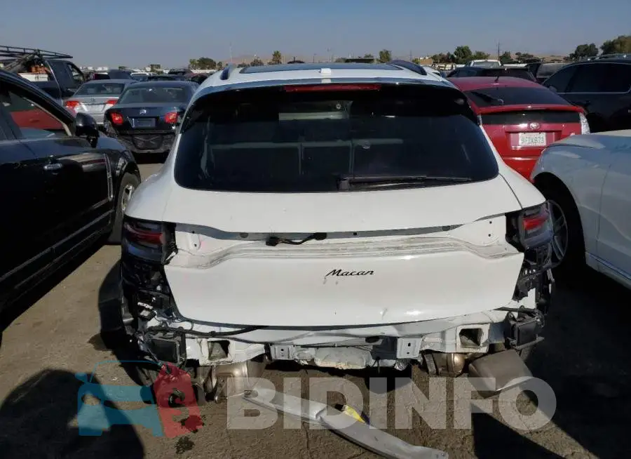 WP1AA2A59MLB07817 Photo# 6