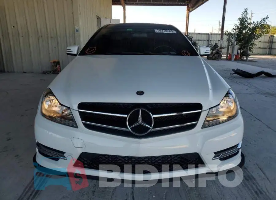 WDDGJ4HB6FG372067 Photo# 5