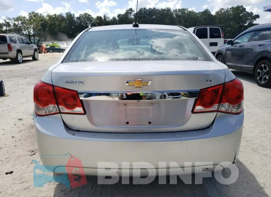1G1PE5SB3G7174697 Photo# 6
