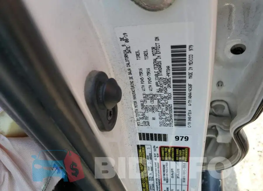 3TMCZ5AN6KM282025 Photo# 12