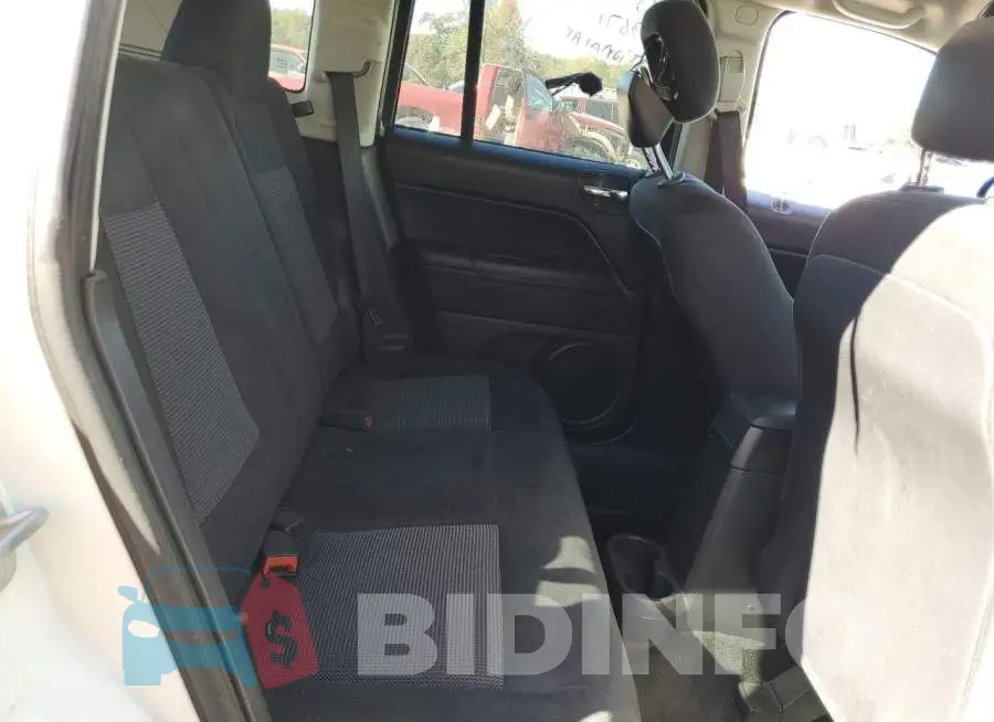 1C4NJCBA2ED547443 Photo# 11