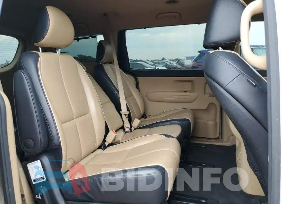 KNDMB5C14H6270659 Photo# 11