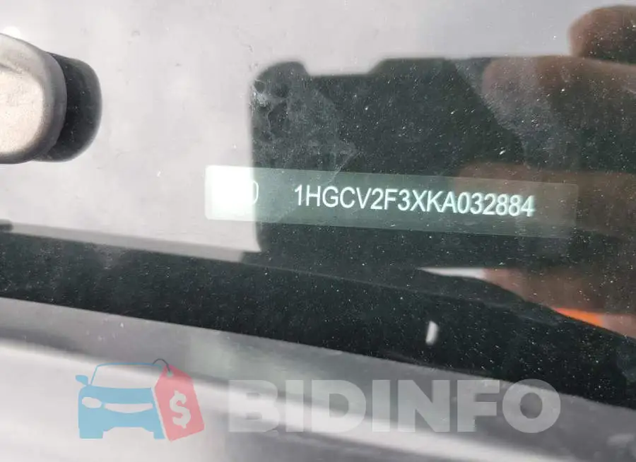 1HGCV2F3XKA032884 Photo# 12