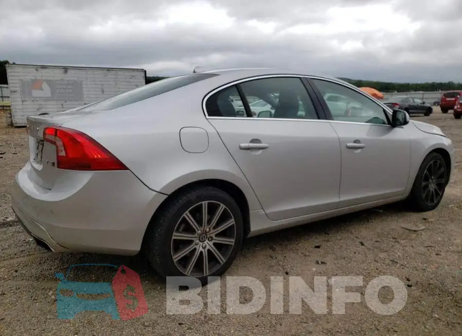LYV402TK6HB135170 Photo# 3