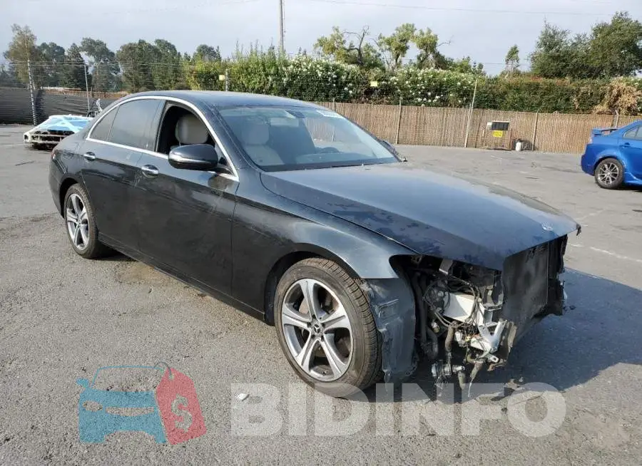 WDDZF4JB8HA262924 Photo# 4