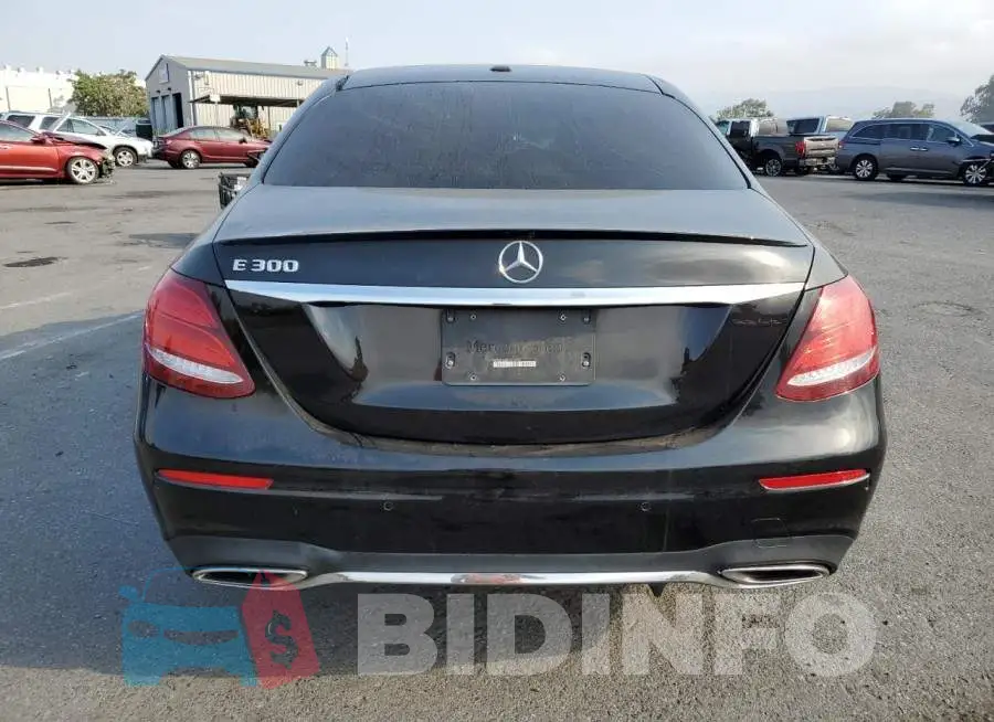WDDZF4JB8HA262924 Photo# 6