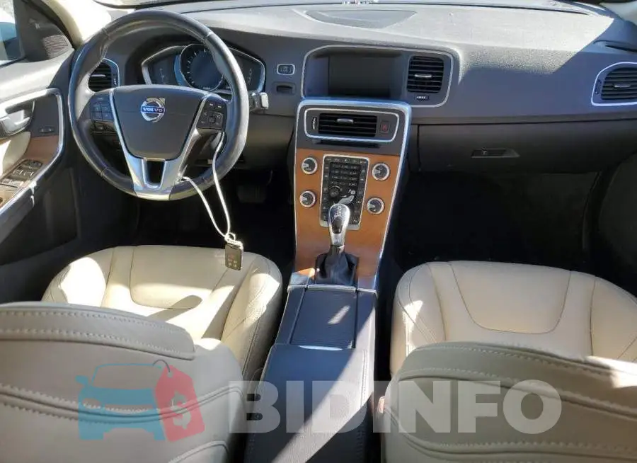 LYV402FK6GB100607 Photo# 8