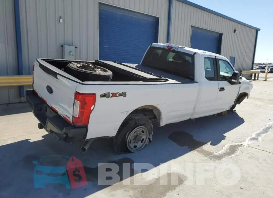 1FT7X2B62KEC41295 Photo# 3