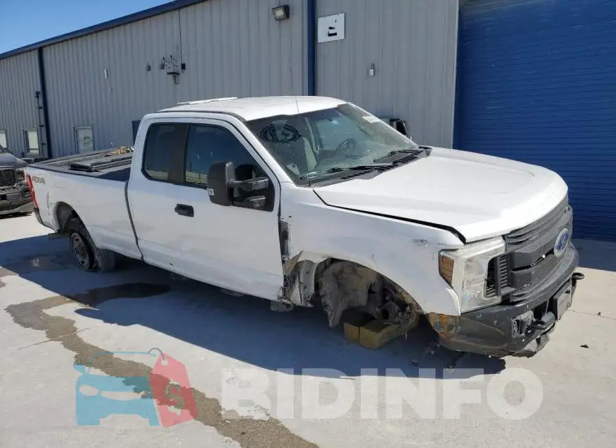 1FT7X2B62KEC41295 Photo# 4