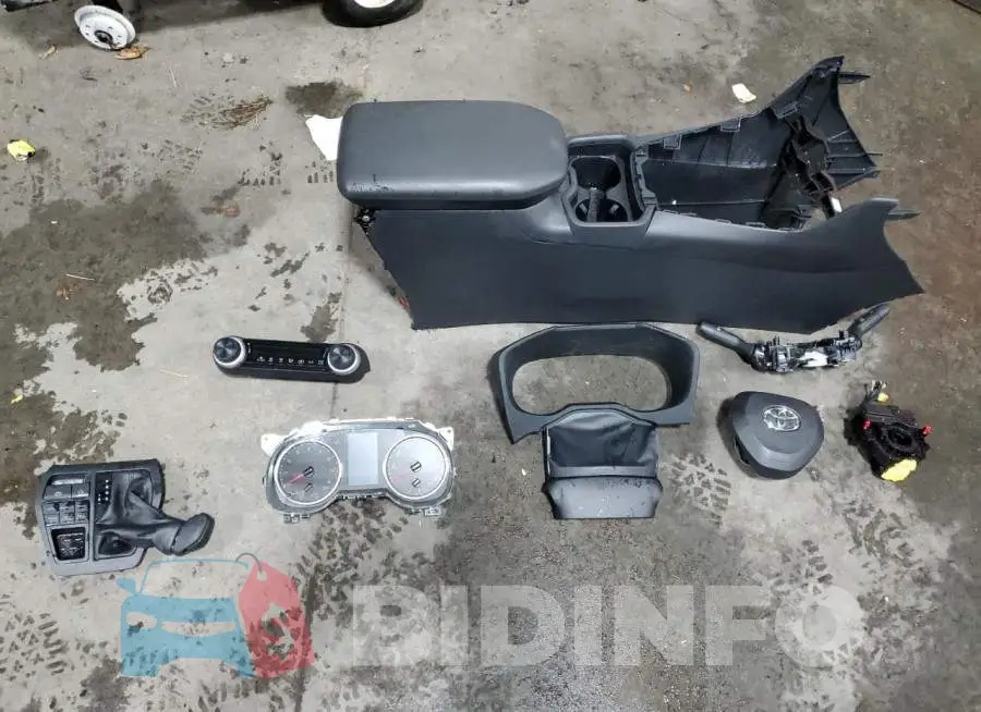JTMF1RFV7KD032289 Photo# 12