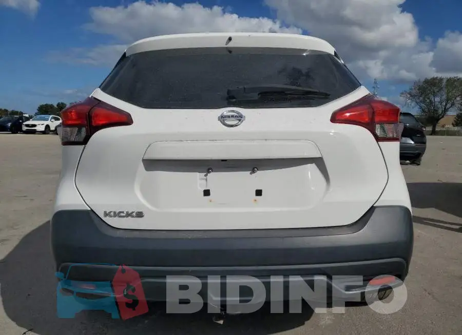 3N1CP5CU4JL535070 Photo# 6