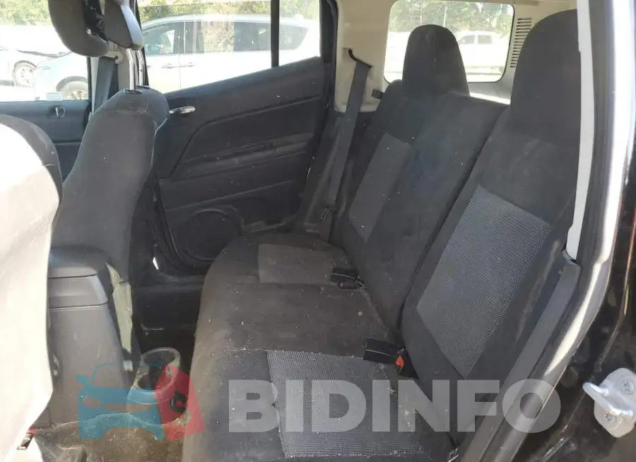 1C4NJPBB5GD761877 Photo# 11