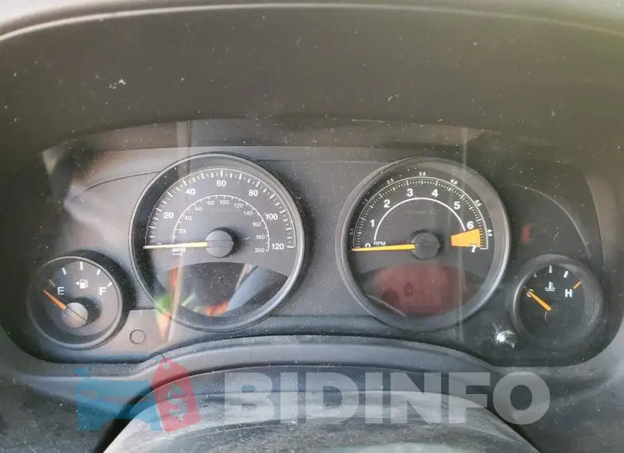1C4NJPBBXFD144117 Photo# 9