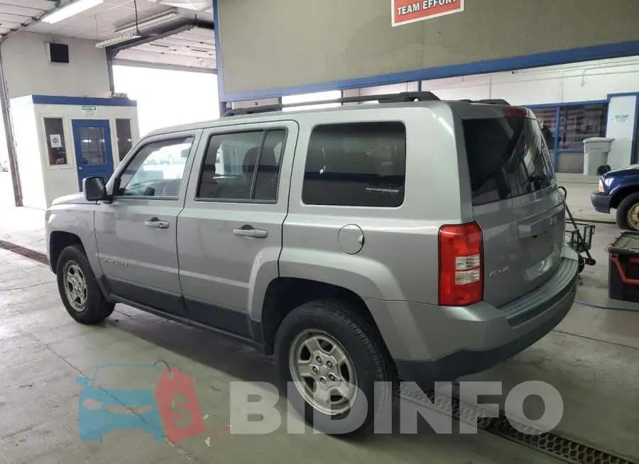 1C4NJRBB8FD381572 Photo# 2