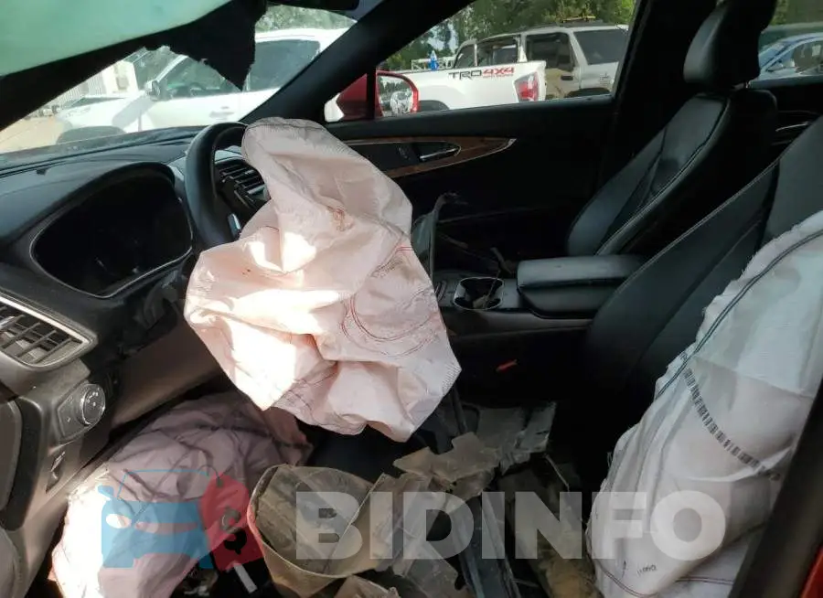 2LMTJ8LR2GBL22201 Photo# 7