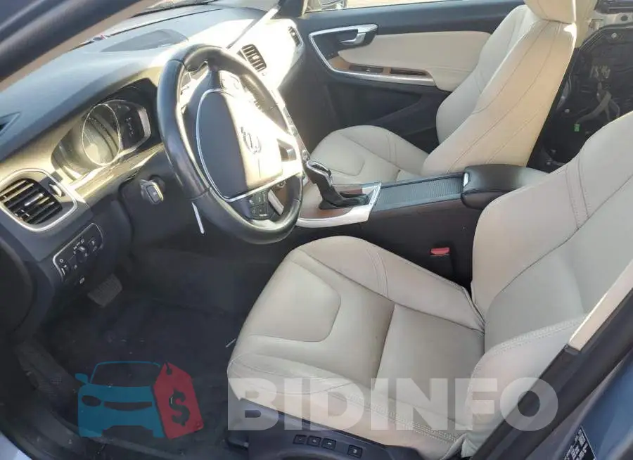 LYV402TM8HB145068 Photo# 7