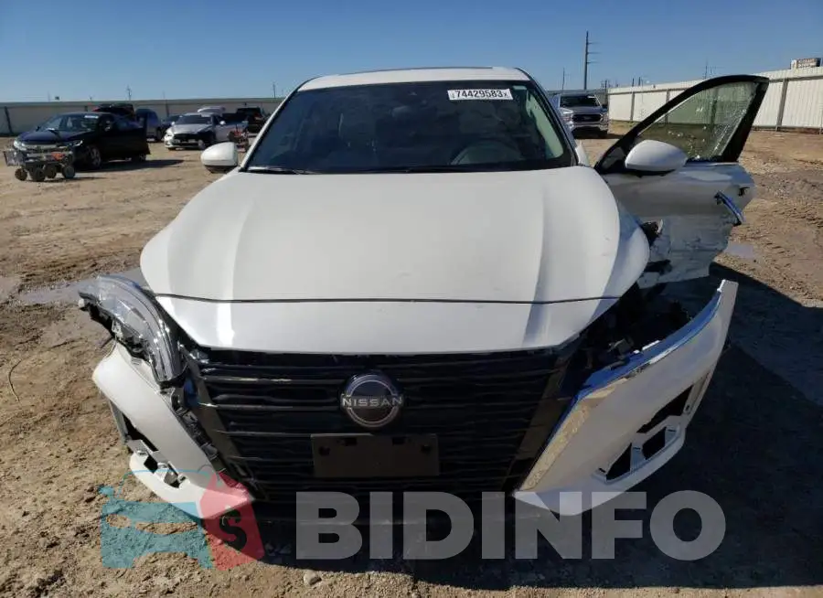 1N4BL4EV9PN401027 Photo# 5