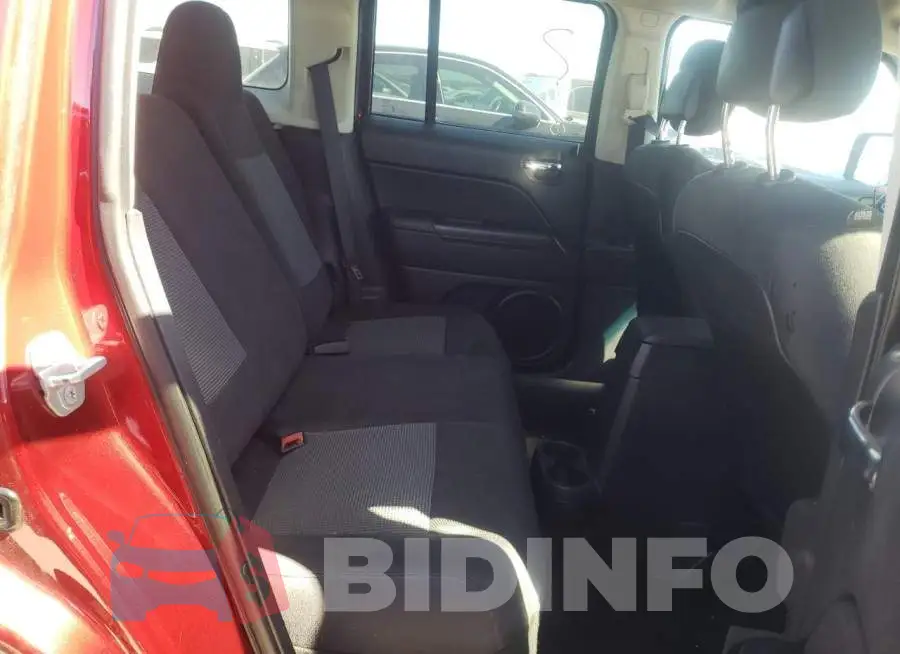 1C4NJPFB5FD296882 Photo# 10
