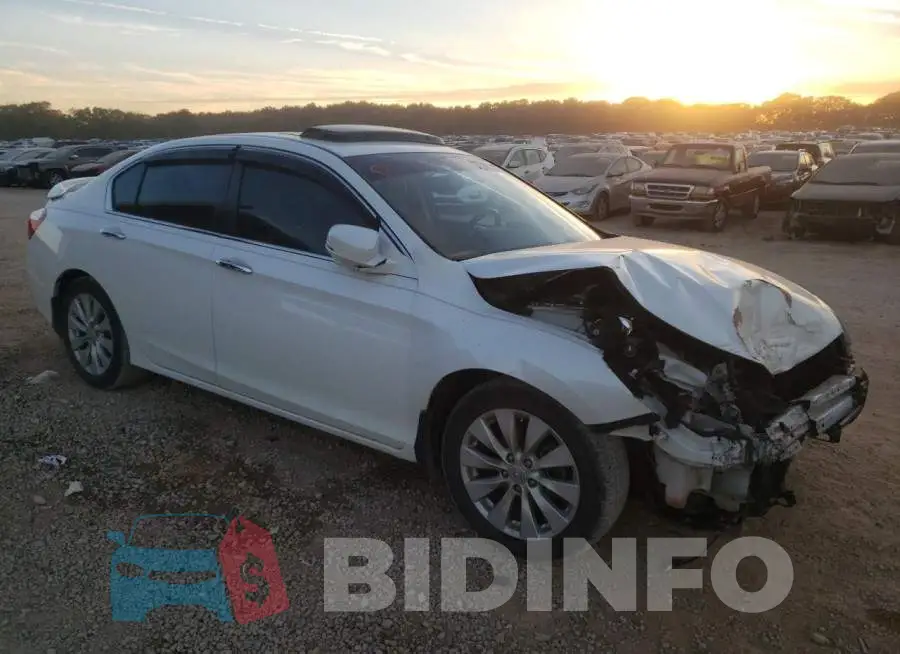 1HGCR2F82FA109253 Photo# 4