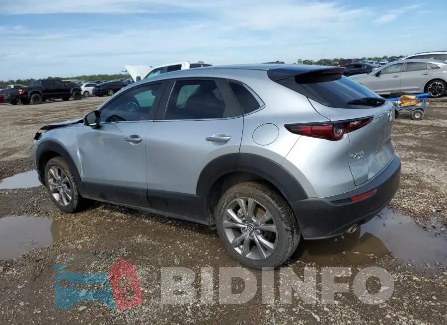 3MVDMBBL7MM251737 Photo# 2