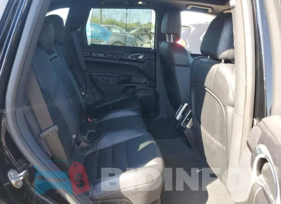 WP1AE2A27GLA18388 Photo# 10