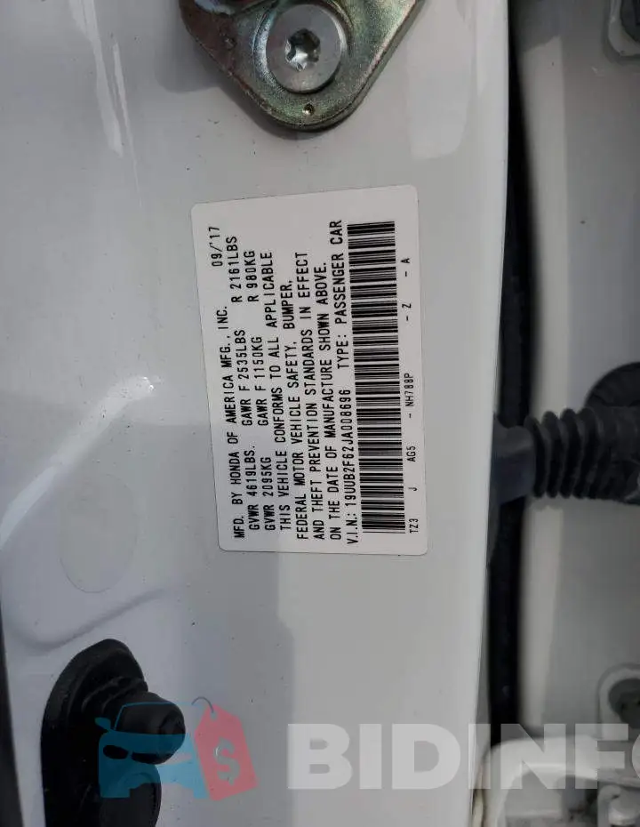 19UUB2F62JA008696 Photo# 12