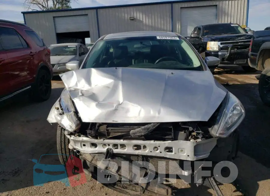 1FADP3N20JL290108 Photo# 5