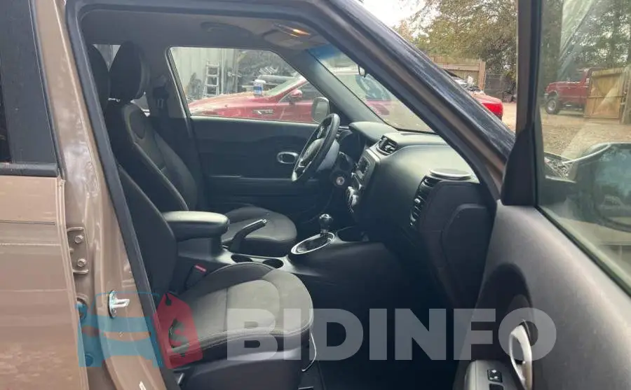 KNDJN2A28F7113745 Photo# 5