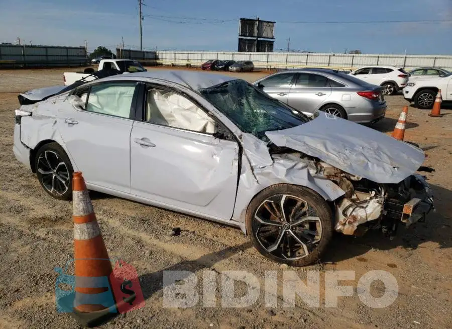 1N4BL4CV3PN389931 Photo# 4