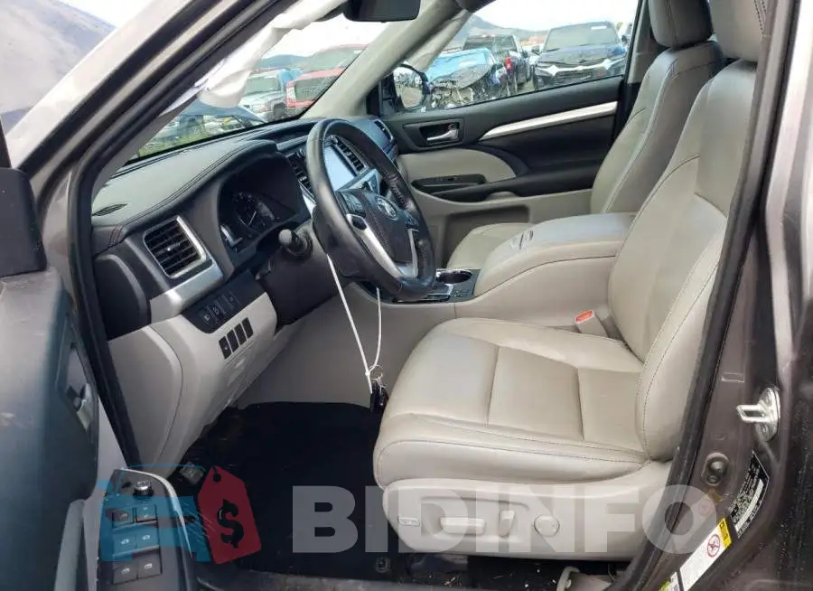 5TDJZRFH2JS871220 Photo# 7