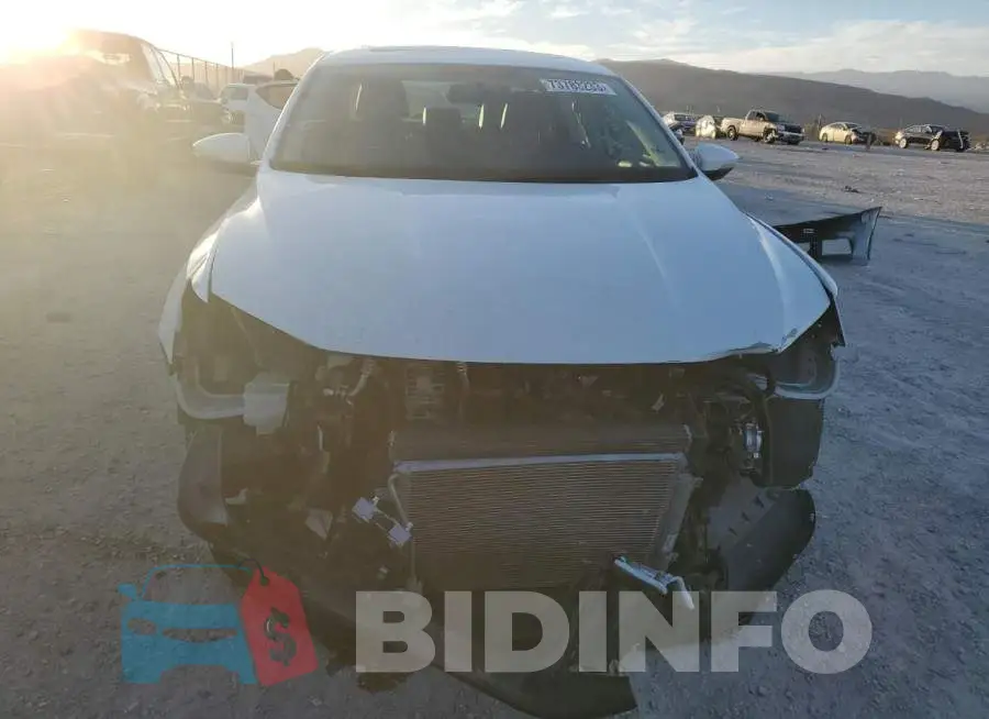 1VWLA7A36KC004824 Photo# 5