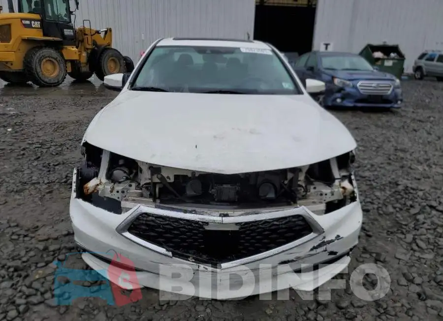 19UUB1F30JA011225 Photo# 5