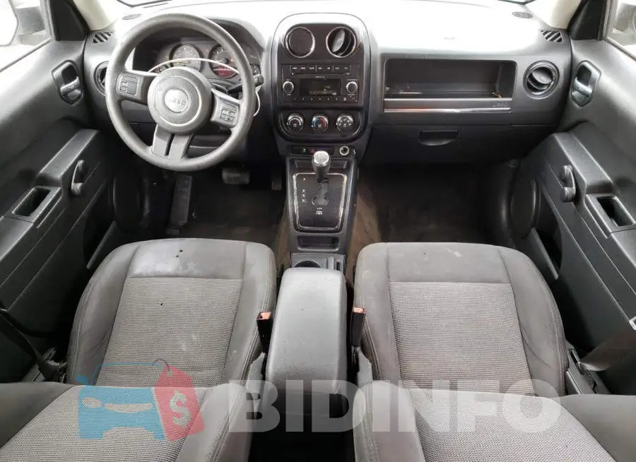 1C4NJPBB5FD387947 Photo# 8