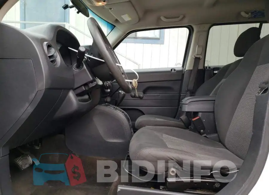1C4NJPBB5FD387947 Photo# 7