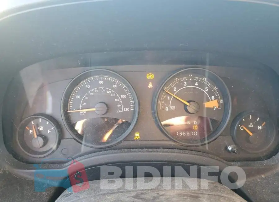 1C4NJRBBXED863281 Photo# 9