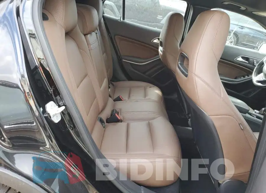 WDDTG5CB5JJ428229 Photo# 11