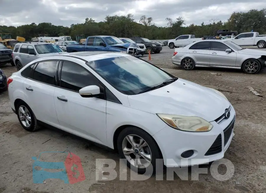 1FADP3F22EL282371 Photo# 4