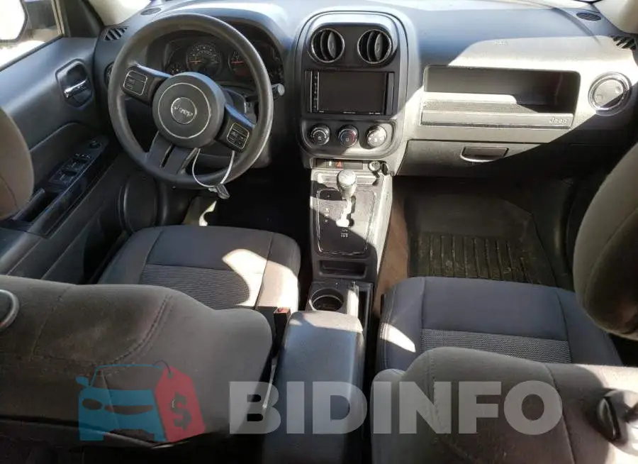 1C4NJPBB2FD318147 Photo# 8
