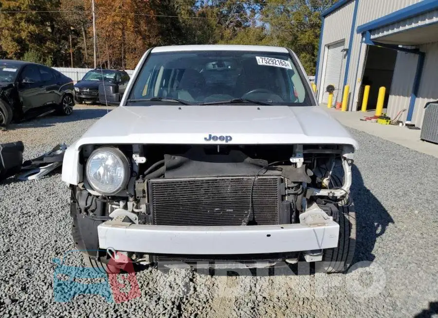 1C4NJPFA3FD372364 Photo# 5