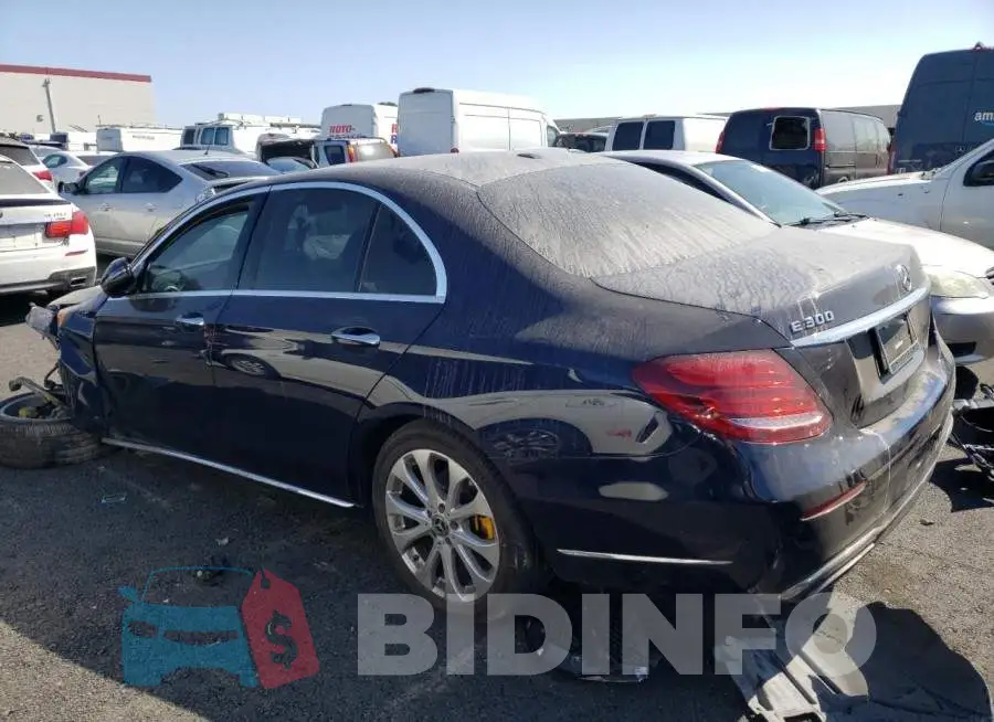 WDDZF4JB9JA374587 Photo# 2