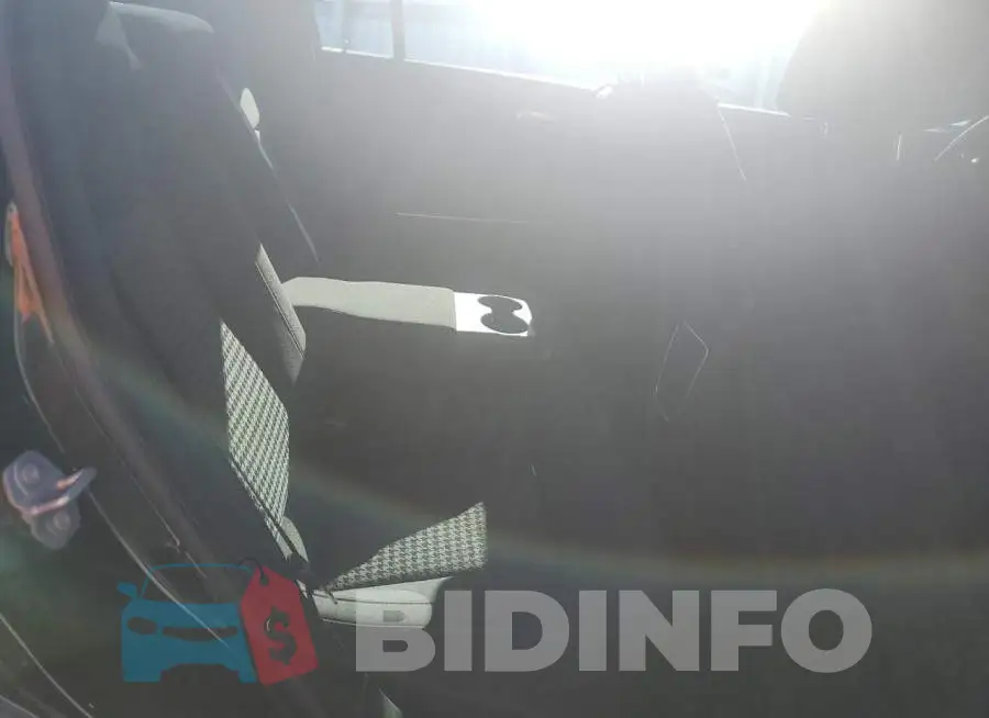 2C3CDXBG1PH569180 Photo# 10