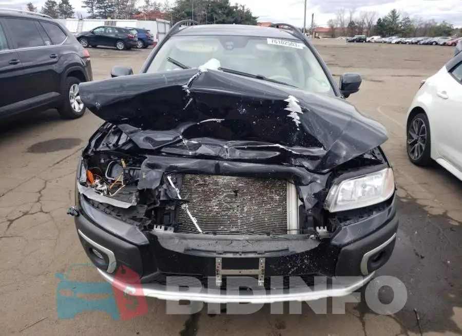 YV4902NC8F1202185 Photo# 5