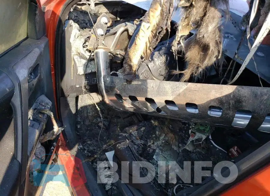 JTMRFREV9FJ034746 Photo# 8