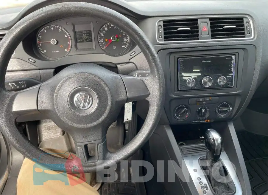 3VW2K7AJ2EM305049 Photo# 9