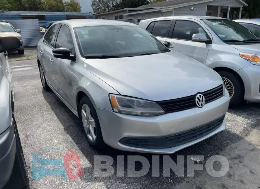 3VW2K7AJ2EM305049 Photo# 1