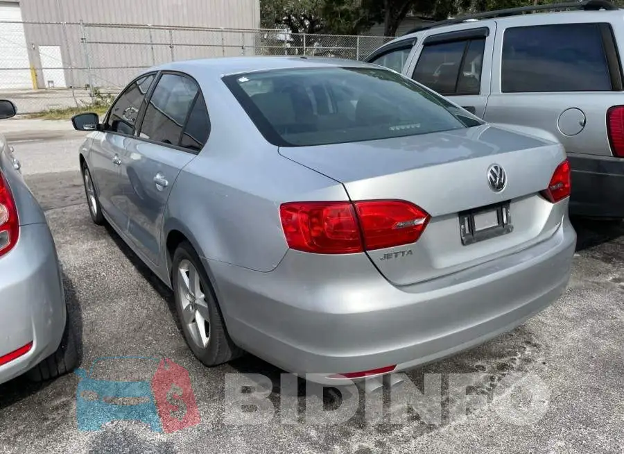 3VW2K7AJ2EM305049 Photo# 3