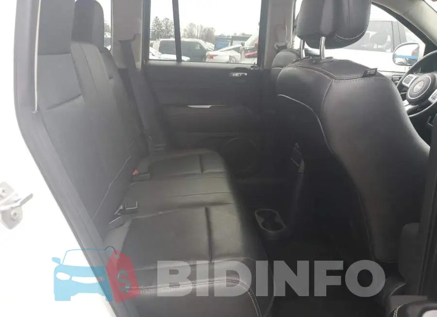 1C4NJDEBXFD357675 Photo# 10
