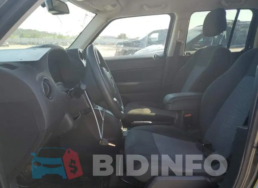 1C4NJPBA8GD525876 Photo# 7
