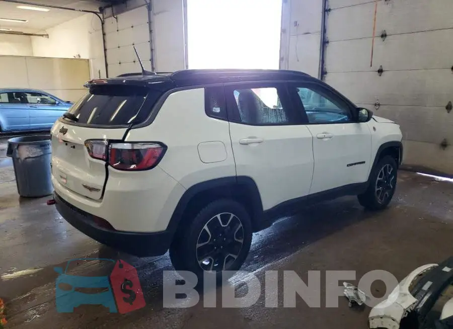 3C4NJDDB1LT123786 Photo# 3